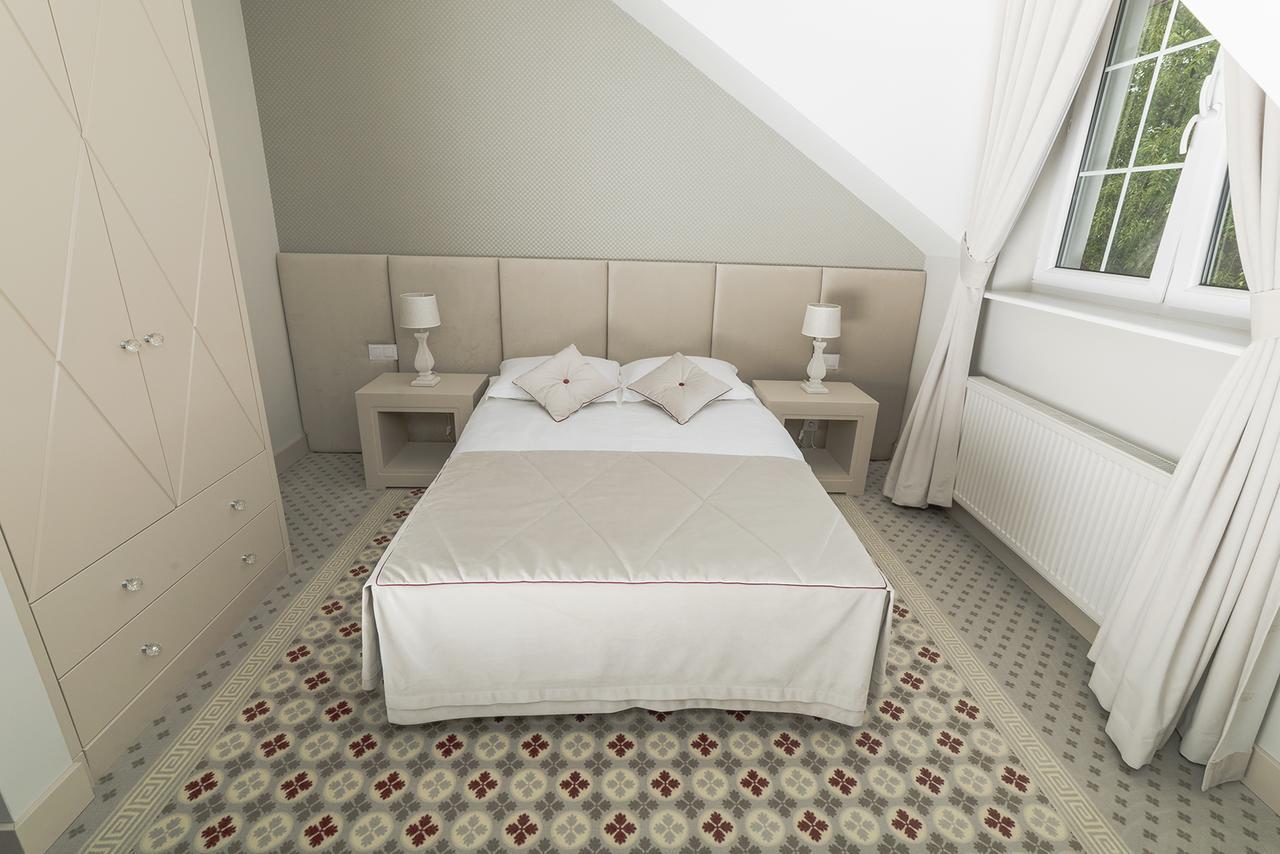 Basniowa Hotel Wyszkow Bagian luar foto