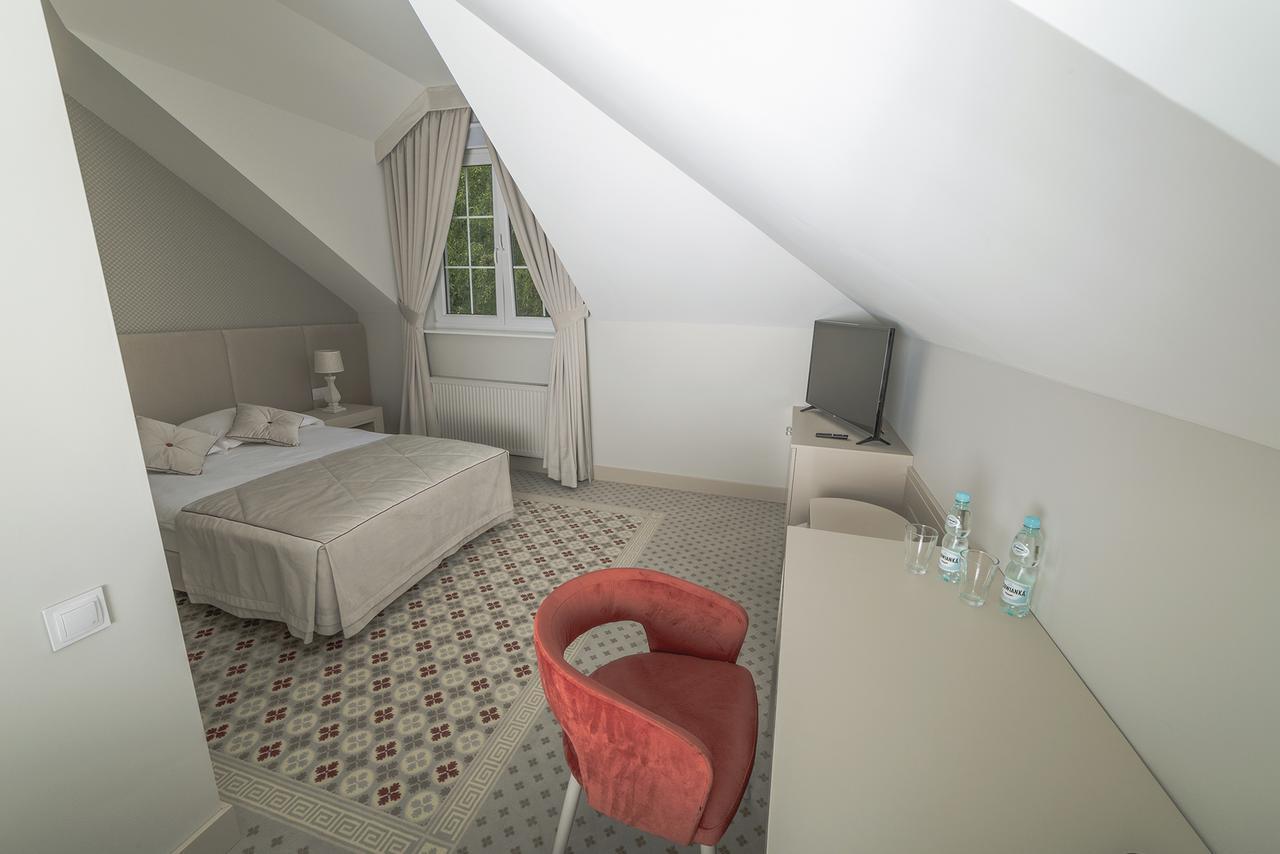 Basniowa Hotel Wyszkow Bagian luar foto