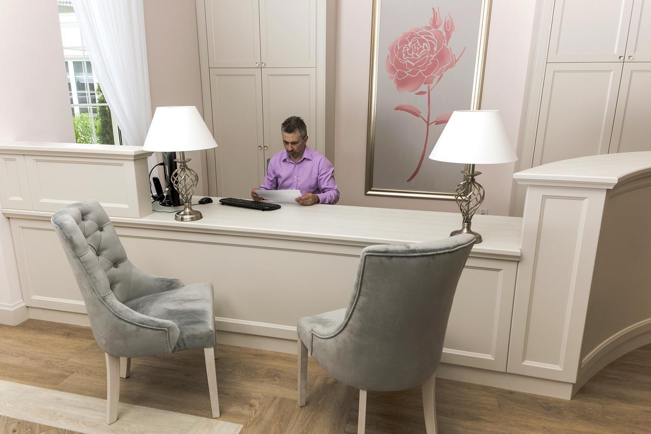 Basniowa Hotel Wyszkow Bagian luar foto