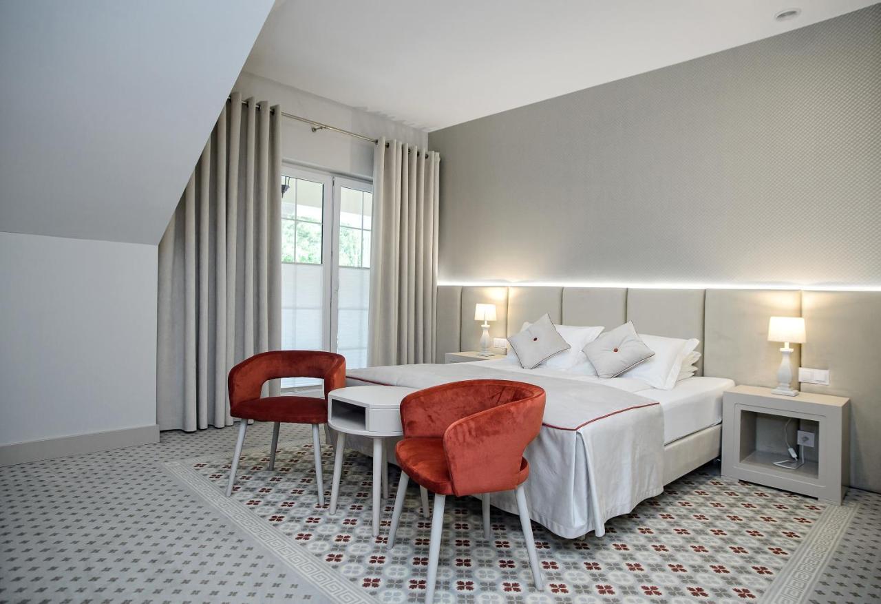 Basniowa Hotel Wyszkow Bagian luar foto