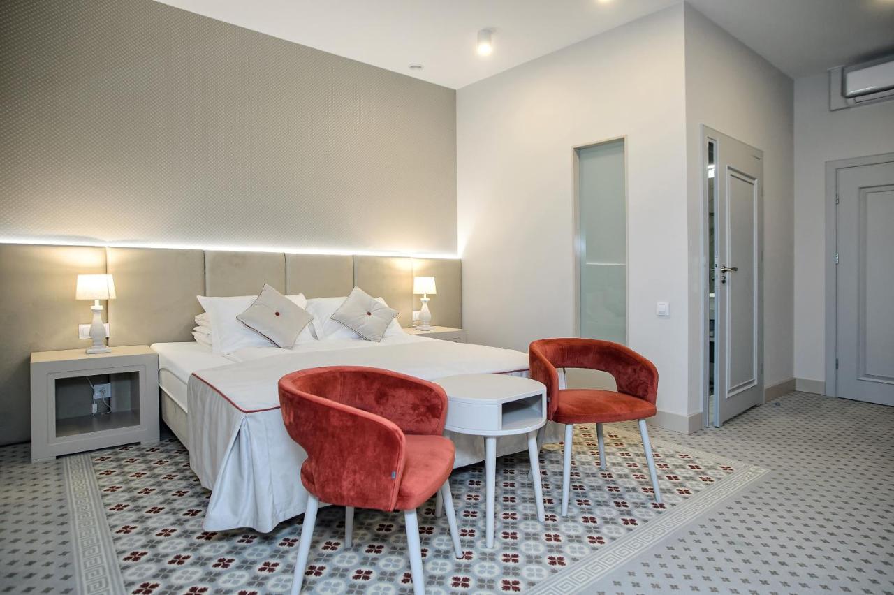 Basniowa Hotel Wyszkow Bagian luar foto