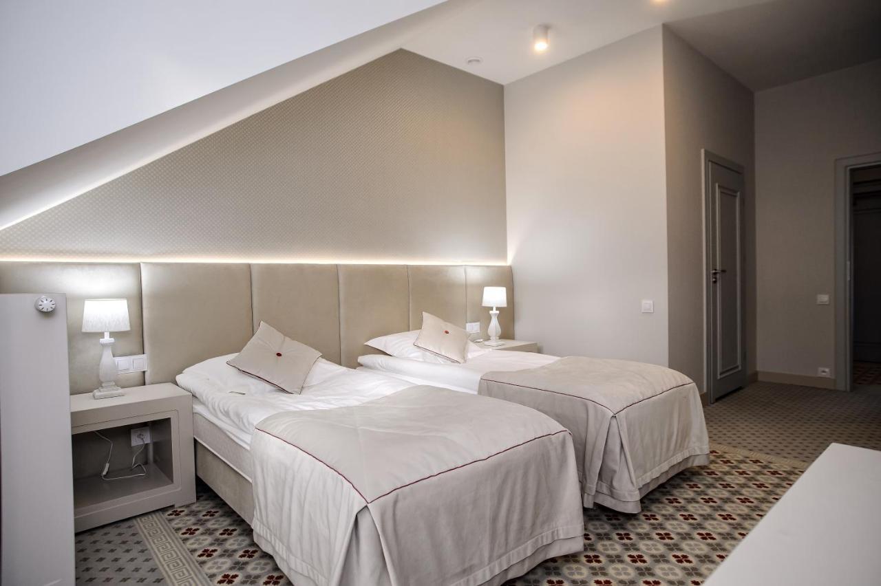 Basniowa Hotel Wyszkow Bagian luar foto