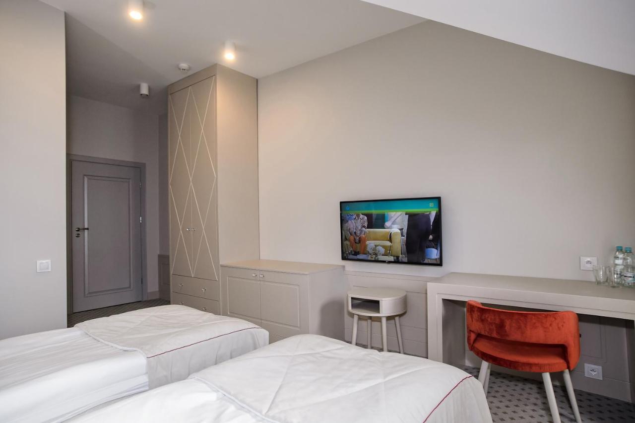 Basniowa Hotel Wyszkow Bagian luar foto