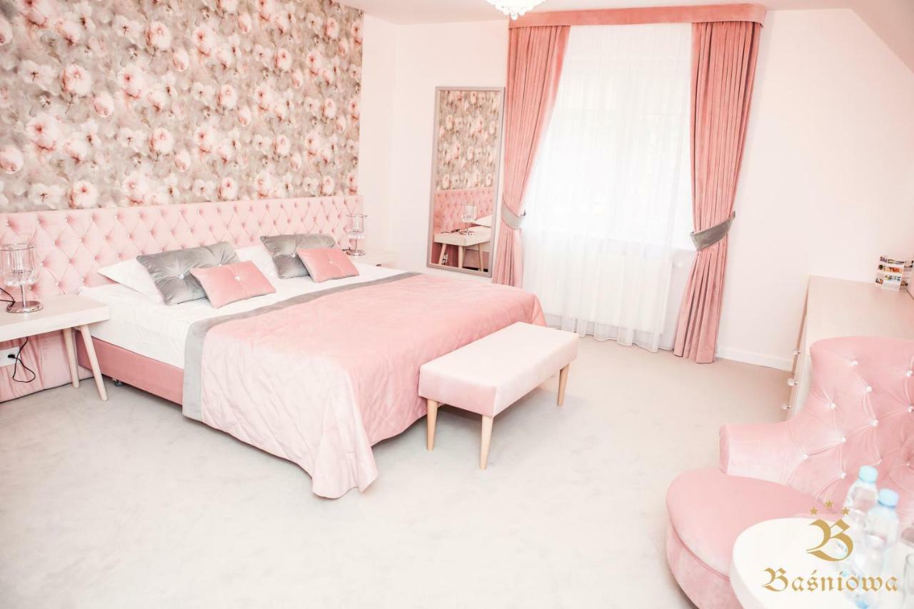 Basniowa Hotel Wyszkow Bagian luar foto