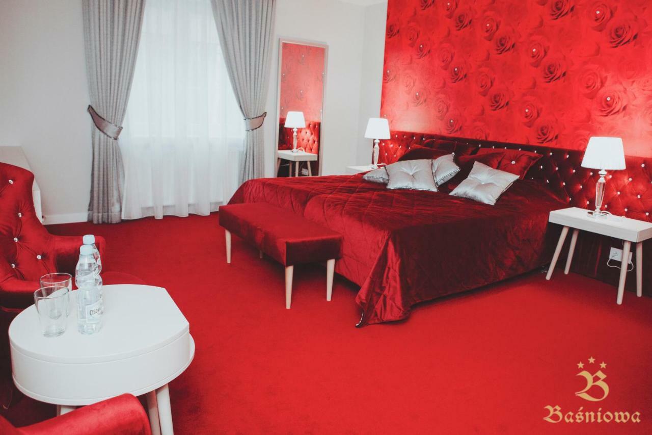Basniowa Hotel Wyszkow Bagian luar foto