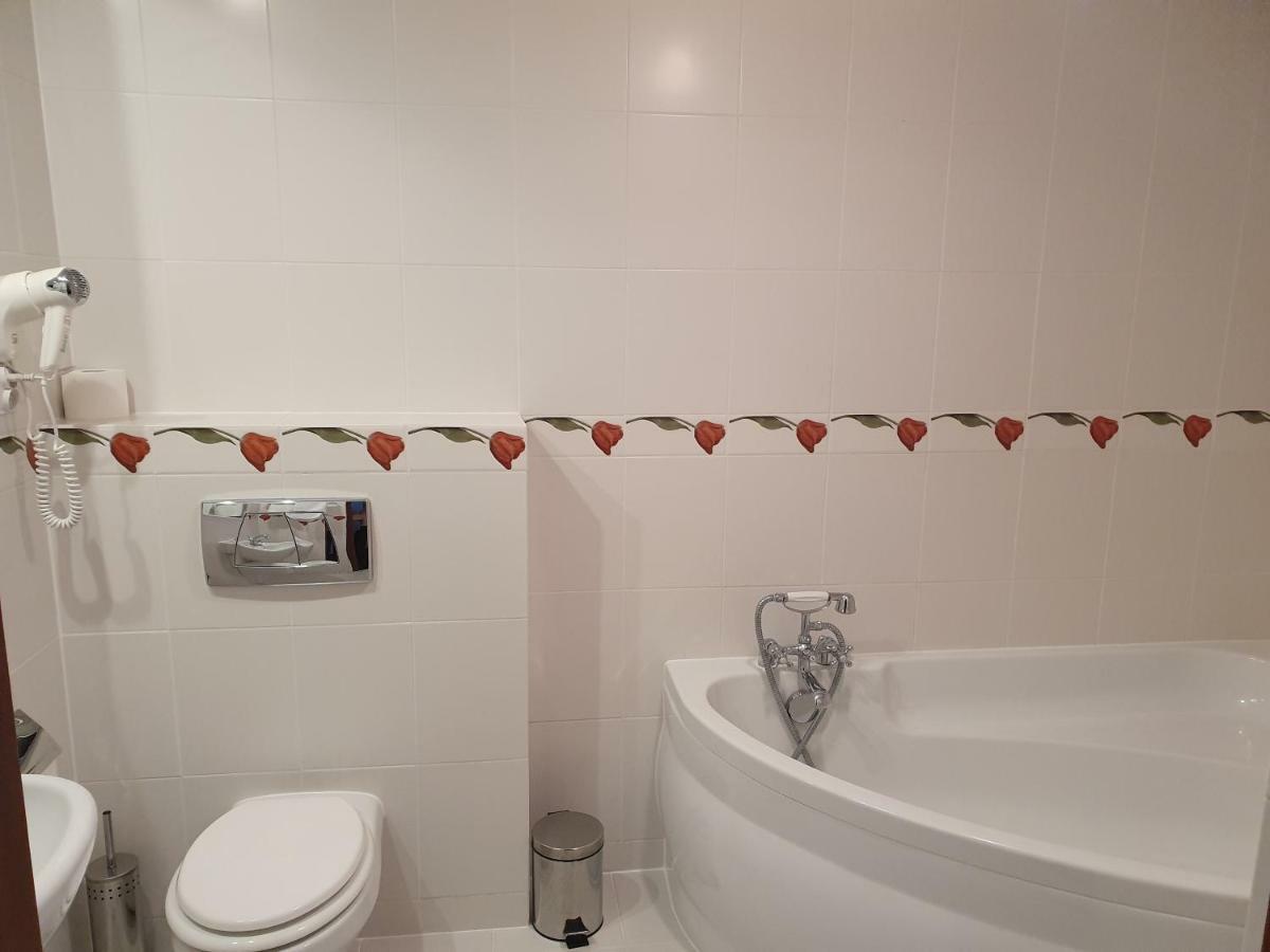 Basniowa Hotel Wyszkow Bagian luar foto